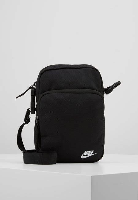 nike schultertasche schwarz|Nike Umhängetaschen & Schultertaschen für Damen online.